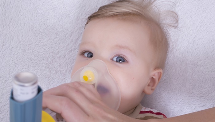 Baby med astmainhalator