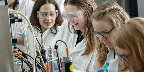 Students in the lab
