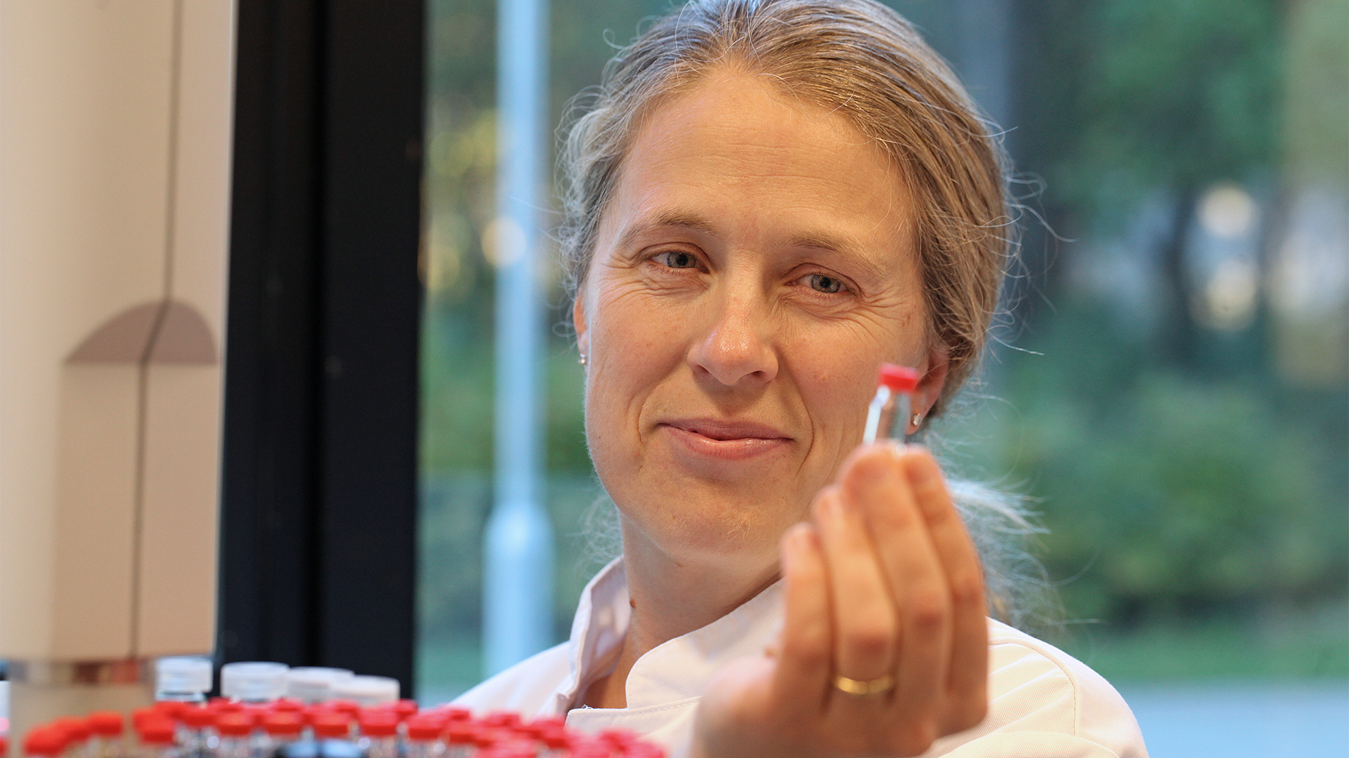 Jane Agger in the lab
